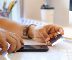 Forex offers opportunities to profit from fluctuations between global currencies in a highly liquid market that trades 24 hours a day, but it is also a high-risk arena due to leverage, sharp volatility and the impact of macroeconomic news; the key is to trade with a clear strategy, strict risk management and only with capital you can afford to lose without affecting your financial stability.