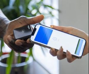 Commodities such as gold, oil, agricultural products and industrial metals offer opportunities to diversify your portfolio and hedge against inflation, but they are also high-risk assets due to price volatility, geopolitical tensions and supply-demand shocks; the key is to invest with a clear strategy, an understanding of the underlying market drivers, and only with capital that does not compromise your financial stability.